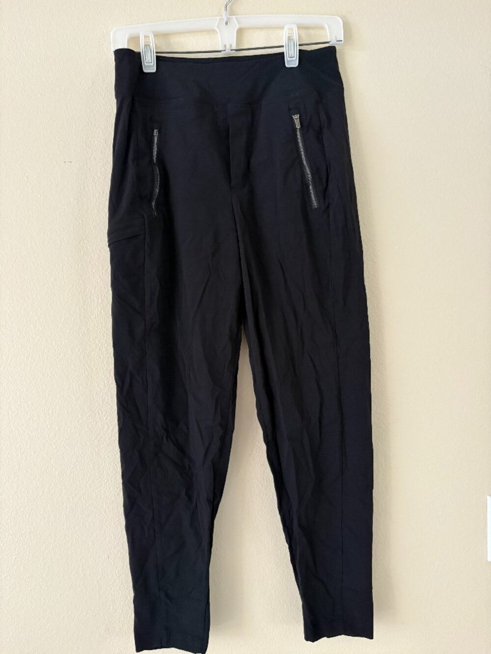 Athleta Black Nylon/Spandex Jogger Pants with Silver Zipper Front Pockets Size 2